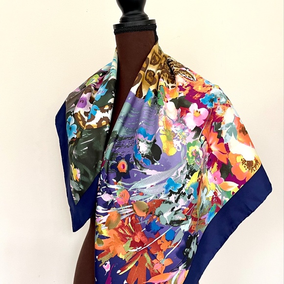 New Salvatore Ferragamo Scarf Leopard Flowers Blue Multicolor Silk Wrap - Picture 6 of 15
